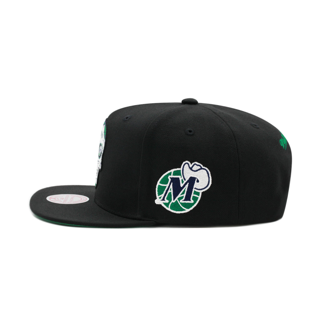 Dallas Mavericks Black Mitchell & Ness Sugar Skull Snapback Hat
