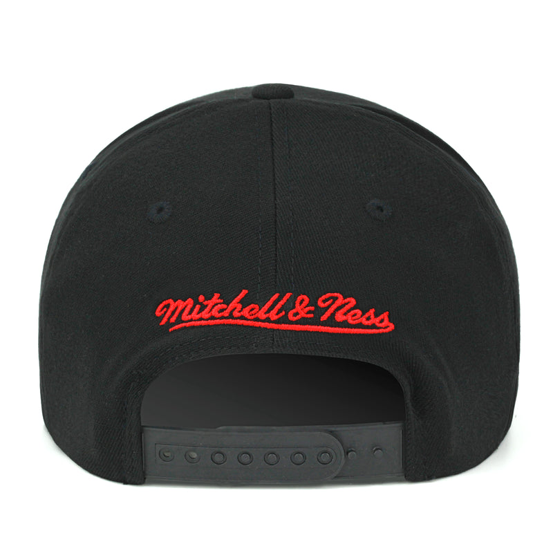 Miami Heat Black Red Mitchell & Ness Pre-curved Snapback Hat