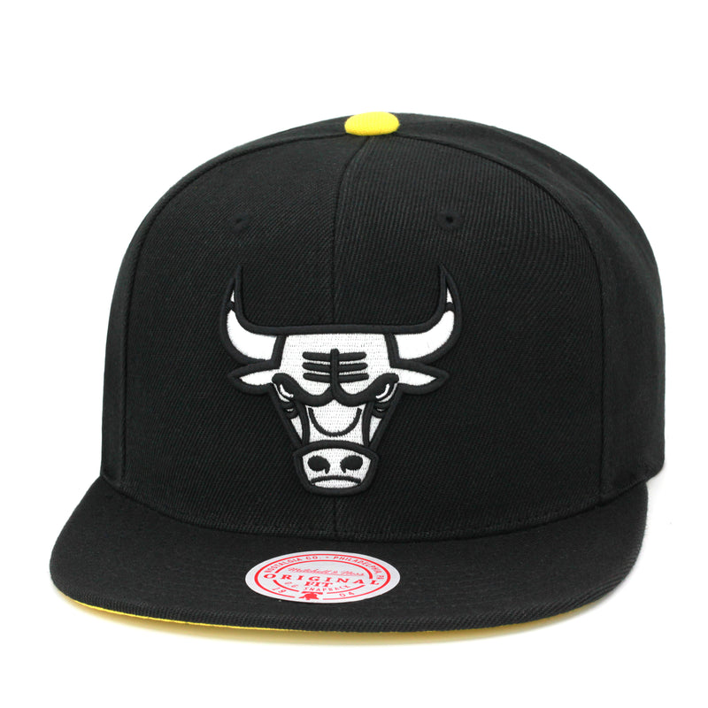 Men's Chicago Bulls Mitchell & Ness Black Lightning Hook Snapback Hat