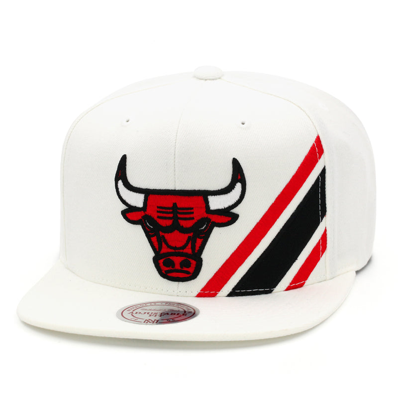 Mitchell & Ness Chicago Bulls Snapback Hat Cap Black/Red Eyes