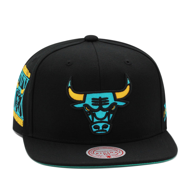 Chicago Bulls Black Mitchell & Ness NBA Core XI Snapback Hat