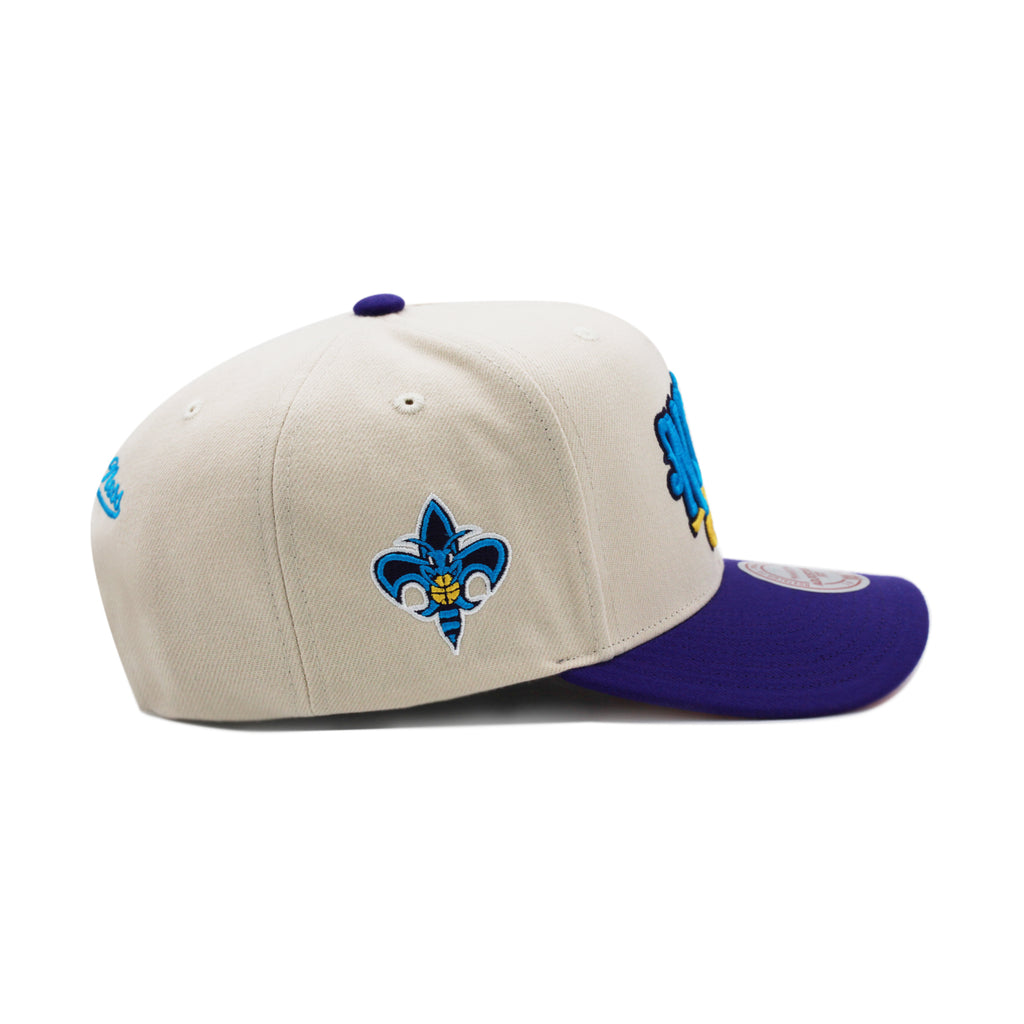 New Orleans Hornets Off White Mitchell & Ness Precurved Snapback Hat