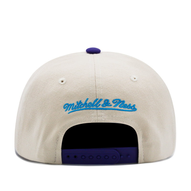 New Orleans Hornets Off White Mitchell & Ness Precurved Snapback Hat