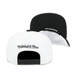 Chicago Bulls White Mitchell & Ness Cement Top Snapback Hat