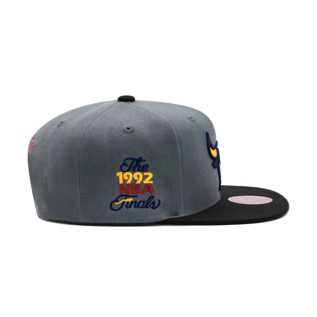 Chicago Bulls Gray Mitchell & Ness NBA Core VII Snapback Hat