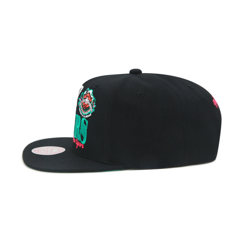 San Antonio Spurs Black Mitchell & Ness Reframe Retro Snapback Hat