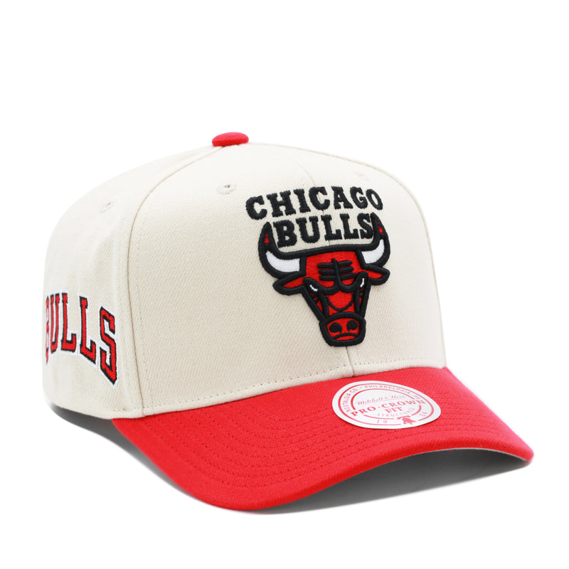 Chicago Bulls Off White Mitchell & Ness Precurved Snapback Hat