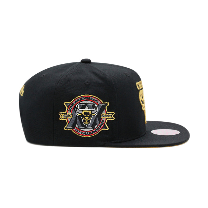 Chicago Bulls Black Mitchell & Ness NBA Core VI Snapback Hat