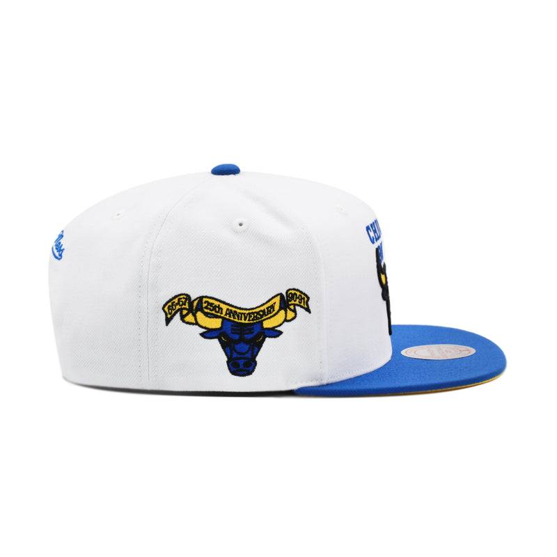 Chicago Bulls White Mitchell & Ness NBA Core V Snapback Hat