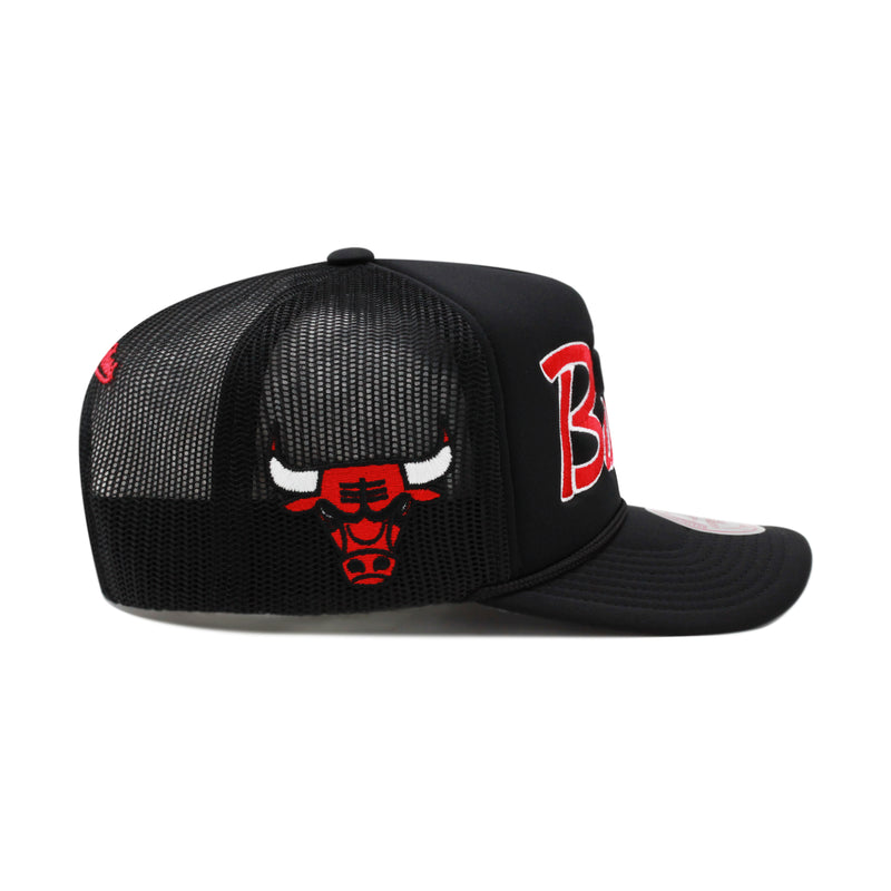 Chicago Bulls Black Mitchell & Ness NBA Script Trucker Snapback