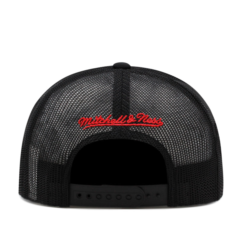 Chicago Bulls Black Mitchell & Ness NBA Script Trucker Snapback