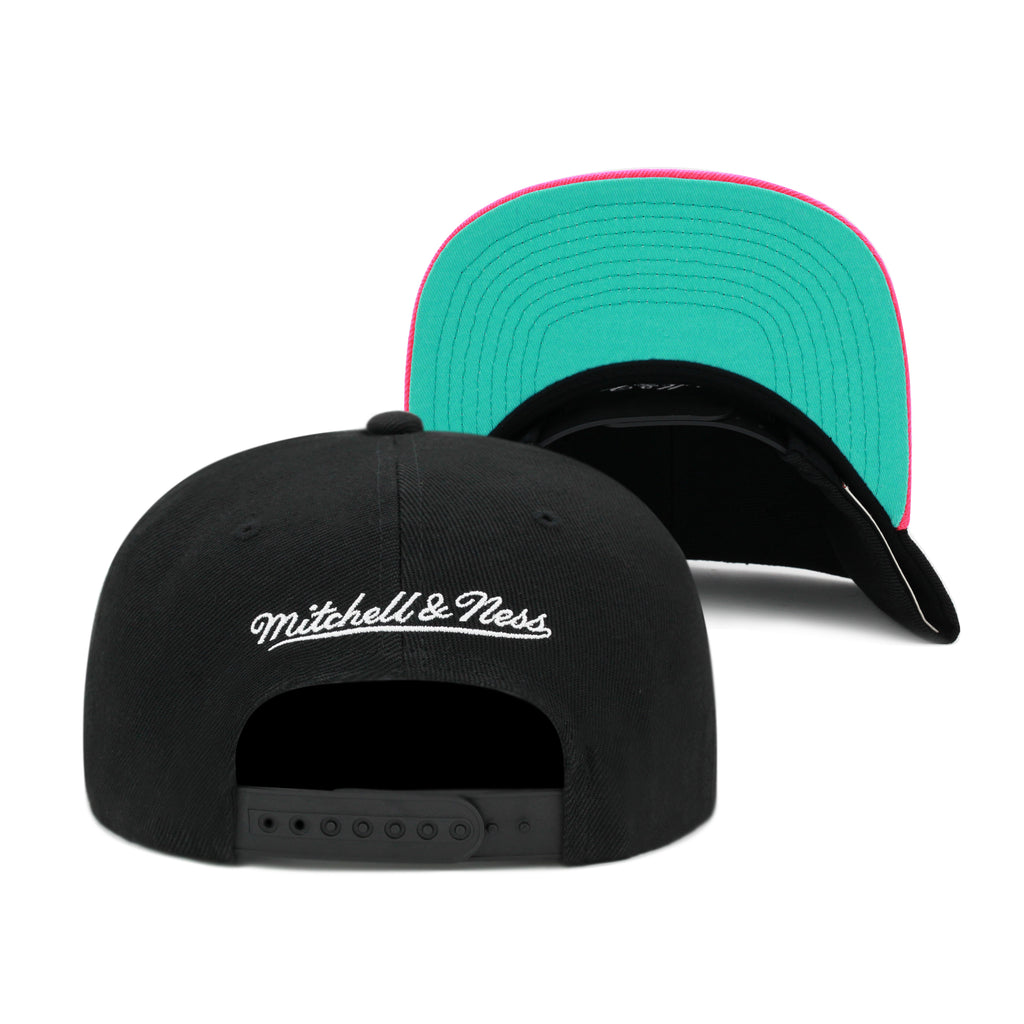 San Antonio Spurs Mitchell & Ness Core Basic Snapback Hat Black/Pink