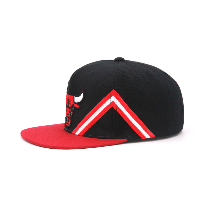Chicago Bulls Mitchell & Ness Snapback Hat "Stripe Peaks" Black/Red