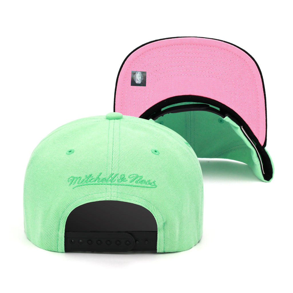 Charlotte Hornets Mitchell & Ness Snapback Hat Pastel Green/Pink Bottom