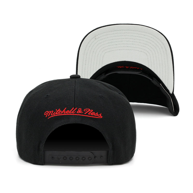 Chicago Bulls Mitchell & Ness Core Basic Snapback Hat Black