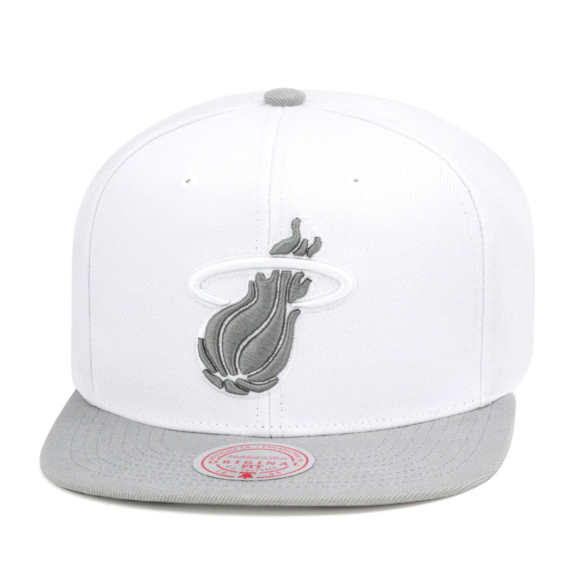 Miami Heat White Mitchell & Ness Snapback Hat Jordan 4 Retro Cool Grey