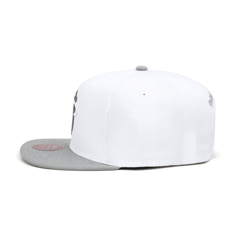 Miami Heat White Mitchell & Ness Snapback Hat Jordan 4 Retro Cool Grey