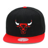 Chicago Bulls Mitchell & Ness Core Basic Snapback Hat Black/Red