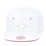 Chicago Bulls White Red Eyes Mitchell & Ness Snapback Hat