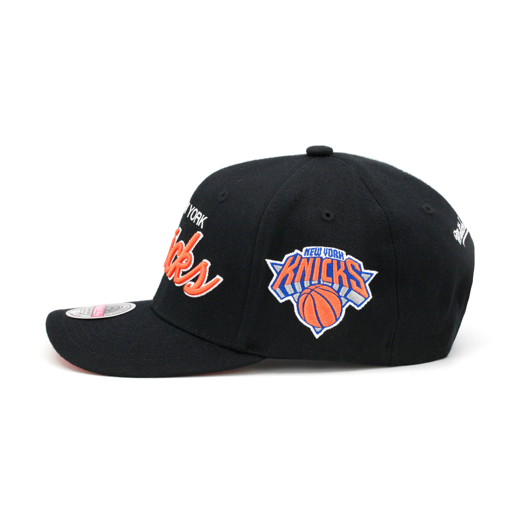 New York Knicks Mitchell & Ness Team Script 2.0 Stretch Snapback Black