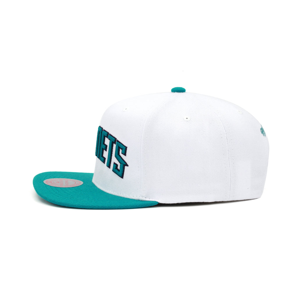 Charlotte Hornets Mitchell & Ness Core Basic Snapback Hat White/Teal