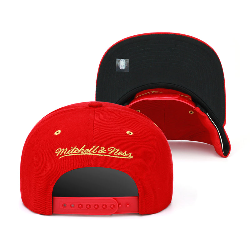 Chicago Bulls Mitchell & Ness Snapback Hat Red/Gold Metal Pin