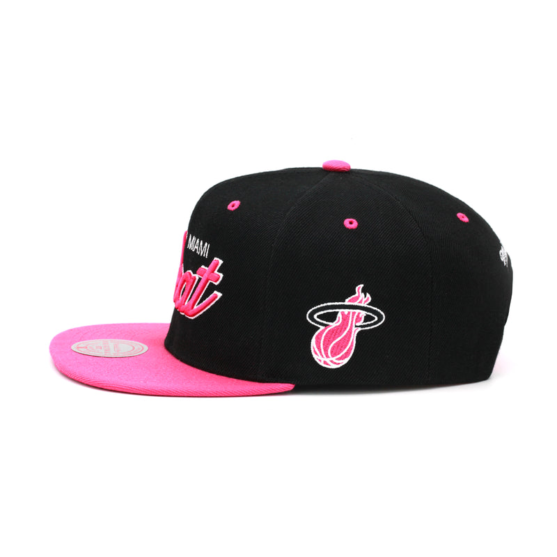 Miami Heat Mitchell & Ness Sweetheart Script Snapback Hat Black/Pink